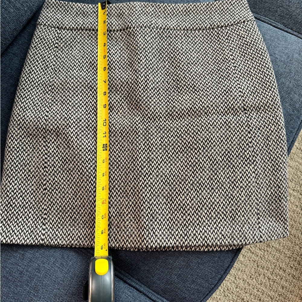 3/$15 skirts - Classic M Black & White Houndstooth Skirt, fully lined, 83% wool